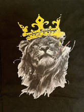 Load image into Gallery viewer, Short Sleeve T-short: Lion print
