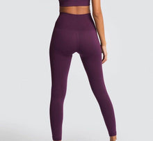 Load image into Gallery viewer, Women&#39;s seamless hyperflex workout set 2 piece
